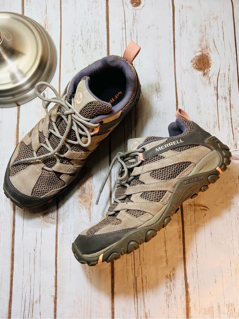 Merrell Air Cushioned Hiking Shoes Tan/Brown Women’s Size 9.5
